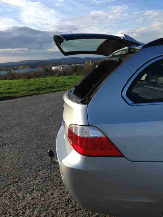 BMW 530 touring + M Paket Optik+scheckheft+ Alu + Leder + Navi + Langstrecke