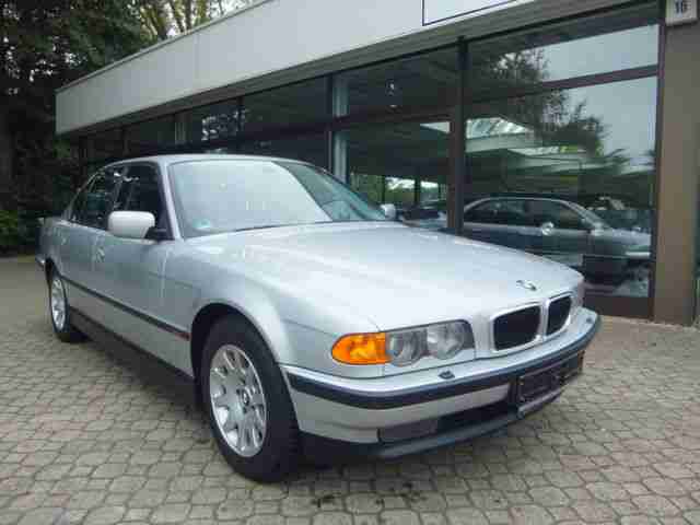 BMW 728i 1
