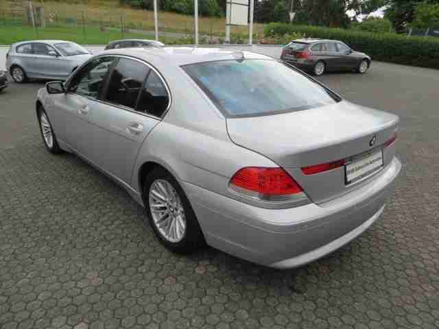 BMW 745i (Komfortsitze Navi Xenon Leder PDC Klima)