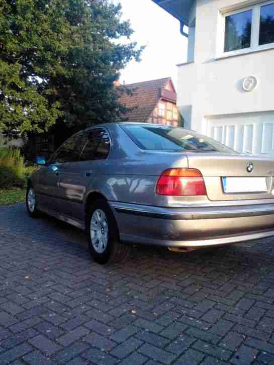 BMW E39 520i TÜV/AU 11715 Langstrecke original und gepflegt 8x Reifen