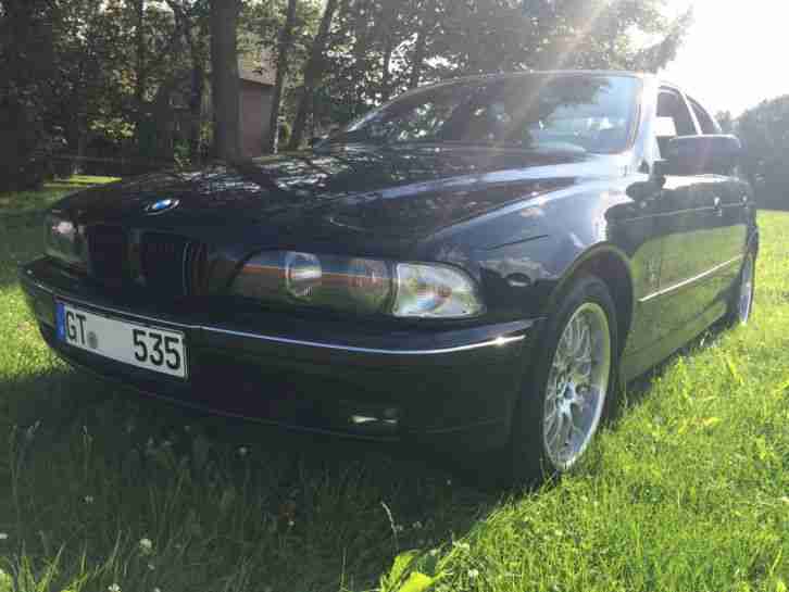 BMW E39 535i V8 245 PS Leder abnehmbare AHK Scheckheft Xenon !Schalter!