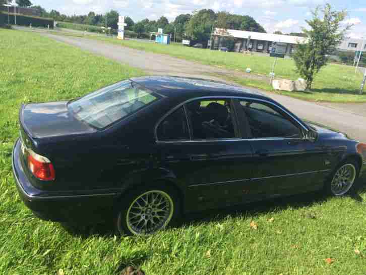 BMW E39 535i V8 245 PS Leder abnehmbare AHK Scheckheft Xenon !Schalter!