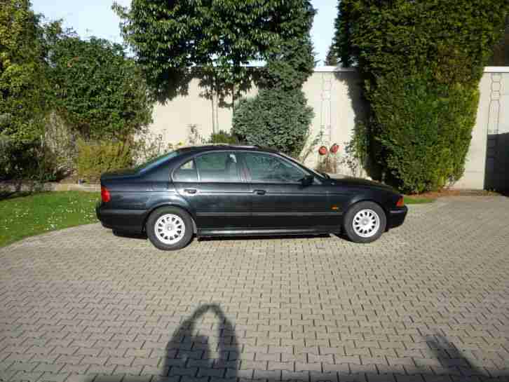 BMW E39 535i V8 Automatik Leder Schiebedach Navi Xenon Sitzheizung 137TKM