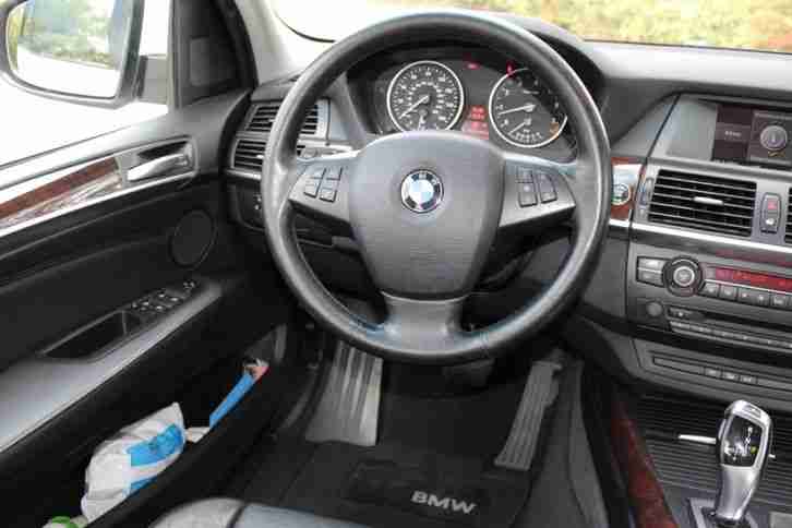 BMW X5 3.0si 7 Sitzer / BiXenon / Panorama Dach