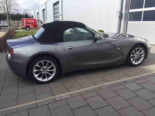 BMW Z 4 Roadster 2.2 i+Leder Schwarz+Alu 17"+++