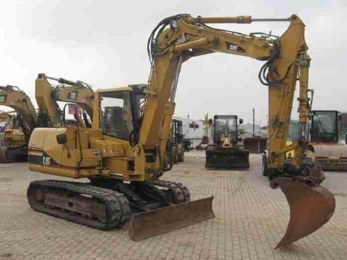 Bagger. Cat 307B. Mitsubishi.