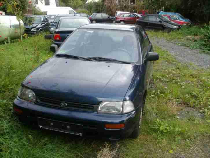 Biete Daihatsu Charade, Stufenheck, Dunkelblau