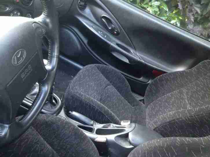 Biete hier ein Hyundai Coupe 2,0 Liter viele neue Teile und ein halbes Jahr Tüv