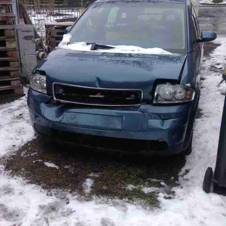 Blauer a2 Unfallwagen neuen Kühler wurde schon