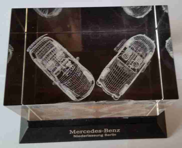 Briefbeschwerer aus Glas in 3 D