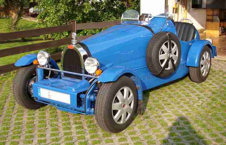 Bugatti 35: Teile eines Bausatzes auf VW Käfer Basis
