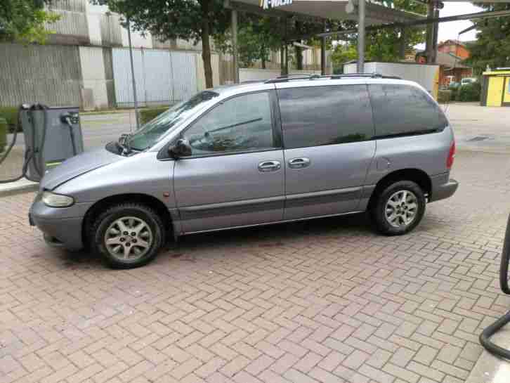 CHRYSLER VOYAGER LE 3,3