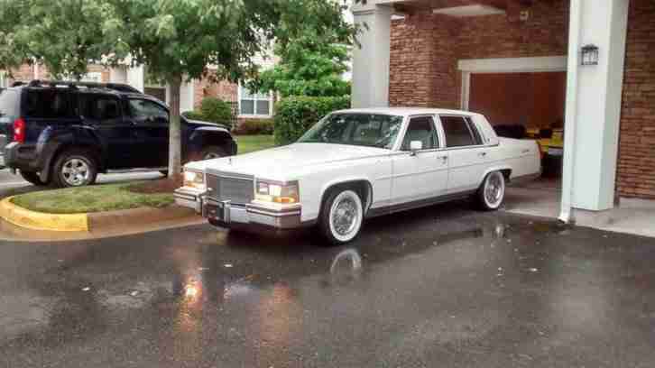 Cadillac Fleetwood Brougham *Seltene Farbkombination*