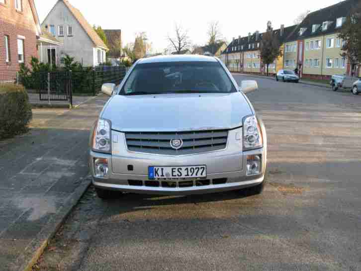 Cadillac SRX 4.6 V8 12 07 Navi Vollleder Standheizung AHK 8 fach Bereift