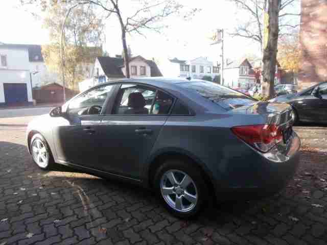 Chevrolet CRUZE LS 1.6 4-TüR. KLIMA PDC ALU AUX CD