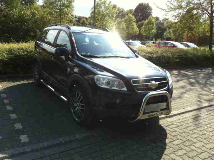 Chevrolet Captiva Schwarz Navi Einparkhilfe Freisprechen 8fach bereift Frontbüge