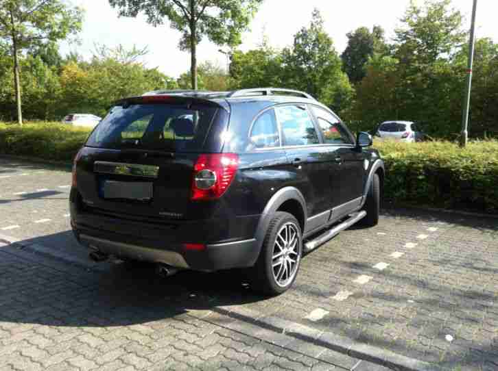 Chevrolet Captiva Schwarz Navi Einparkhilfe Freisprechen 8fach bereift Frontbüge