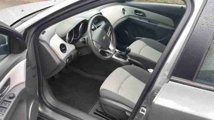 Chevrolet Cruze TOP ZUSTAND SCHECKHEFT TÜV NEU Chevy ANSEHEN LOHNT SICH !!!!!!!!