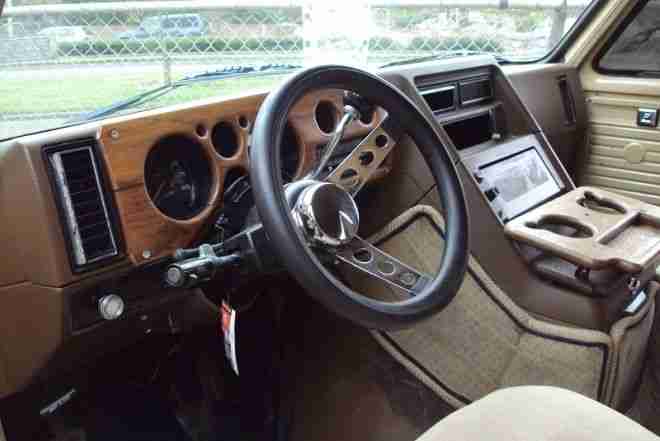 Chevrolet van low top 6,2L diesel 1983