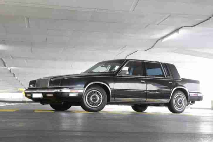 Chrysler New Yorker Fifth Avenue 1991, schwarz, 3, 3 MPI