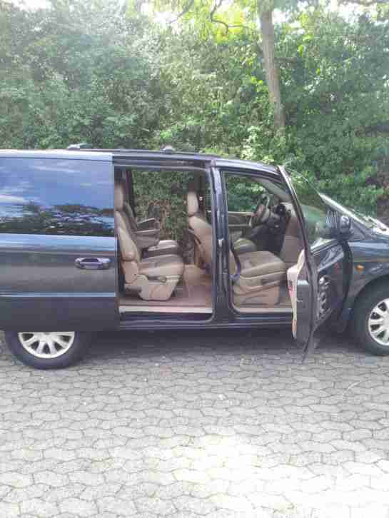 Chrysler Voyager rg 3,3 lx PDC,Klima,Leder,7Sitze der Perfekte für die Gr.Fam.