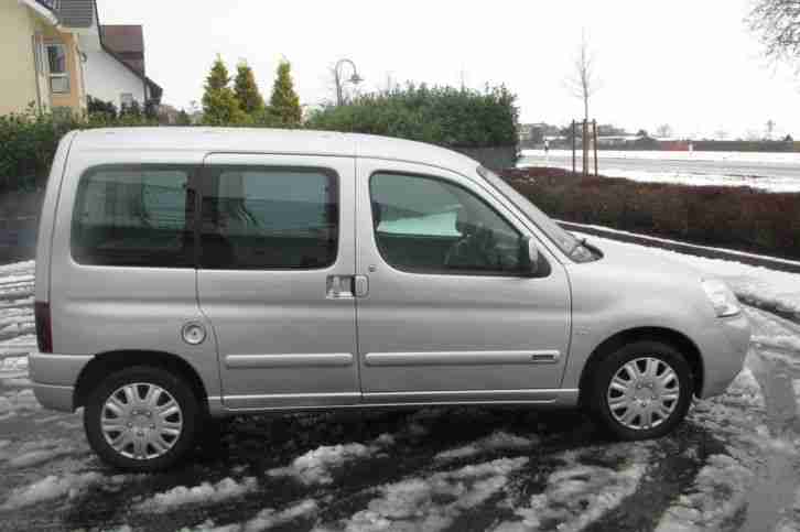 Citroen Berlingo silber TÜV NEU 8-fach bereift Garagenwagen EZ 12/2004