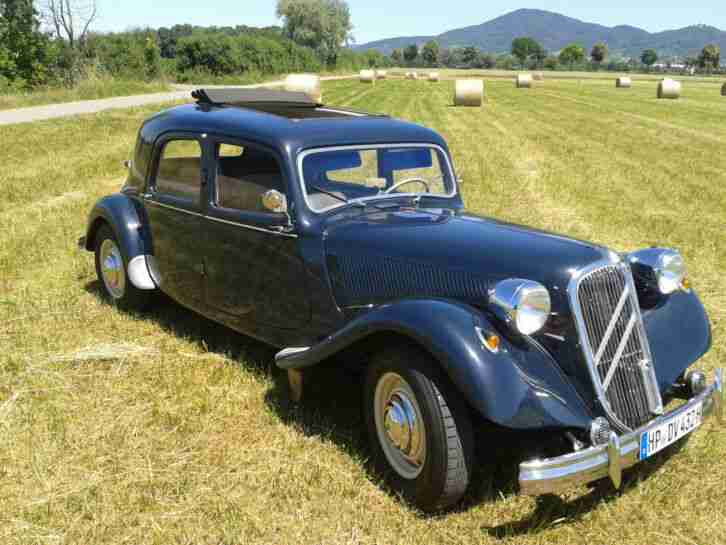 Citroen Traction 15 CV Six mit Faltdach