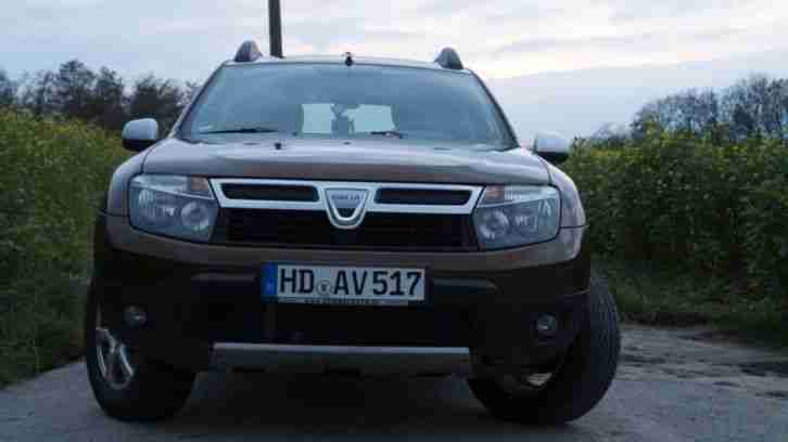 DACIA DUSTER Prestige 4x4 Allrad Leder AHK el. Fensterheber 8fach bereift