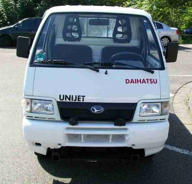 Daihatsu Hijet Pick Up mit Pfau Geräteträger für