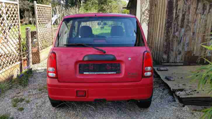 Daihatsu Kleinwagen in rot,Erstzulassung 2003 Km 37401