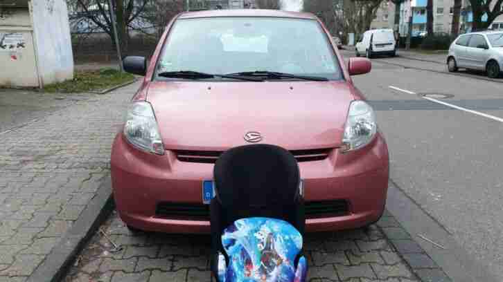 Daihatsu Sirion 2007 Model mit neu Tüv 8xBereift