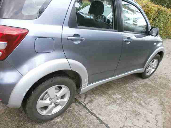 Daihatsu Terios J2 SUV AHK 4x4, LPG Autogas 105 PS TÜV 12/17 acht fach bereift