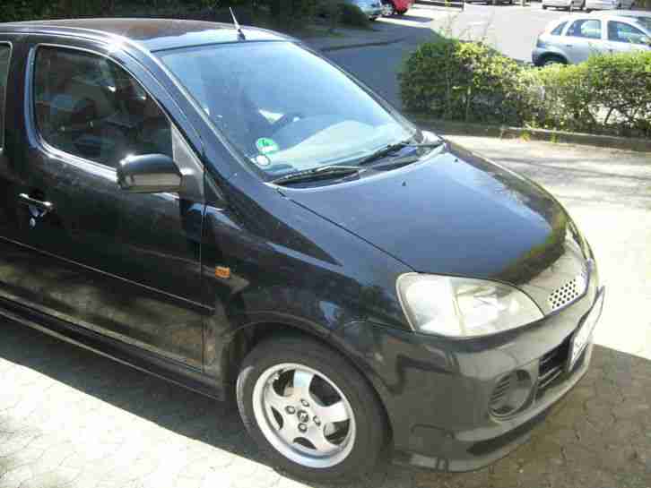 Daihatzy YRV