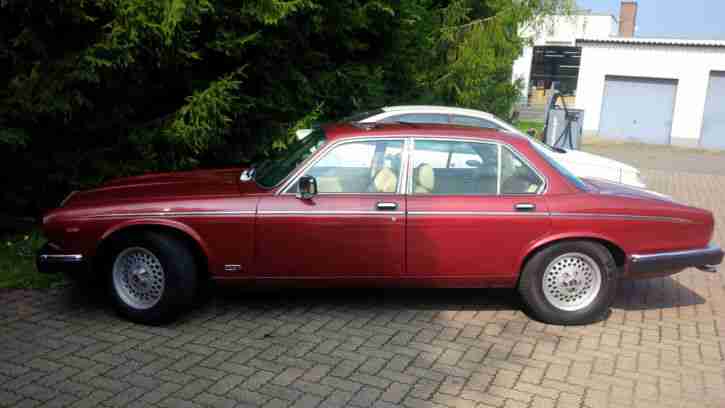 Daimler Double Six Serie 3 Rot Metallic BJ 88