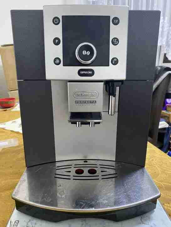 DeLonghi ESAM 5500.S Kaffeevollautomat Perfecta silber Espresso Coffee Kaffee