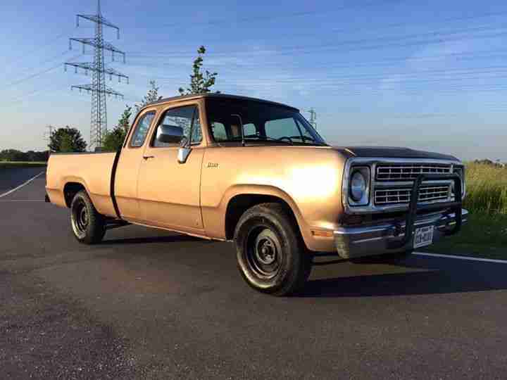 Dodge D150 Club Cab Pickup