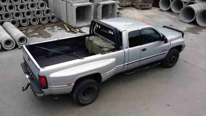 Dodge RAM 3500 dually 2WD long bed pick up truck