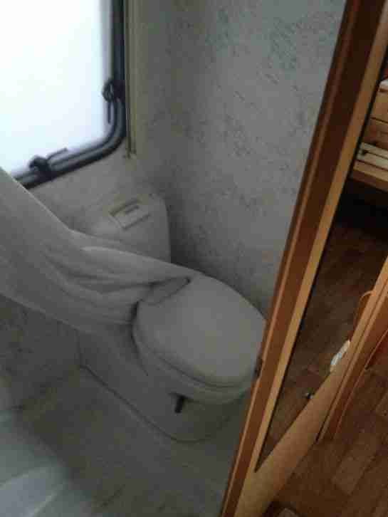 ELDDIS AVANTE 636 6 BERTH TOURING CARAVAN TWIN WHEEL 2007 EXCELLENT