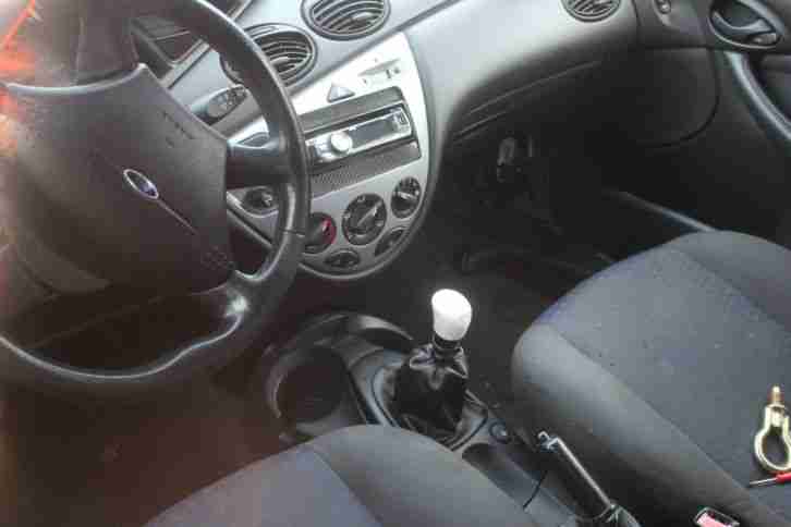 FORD FOCUS 2.0 16V mit nagelneuen Winterreifen