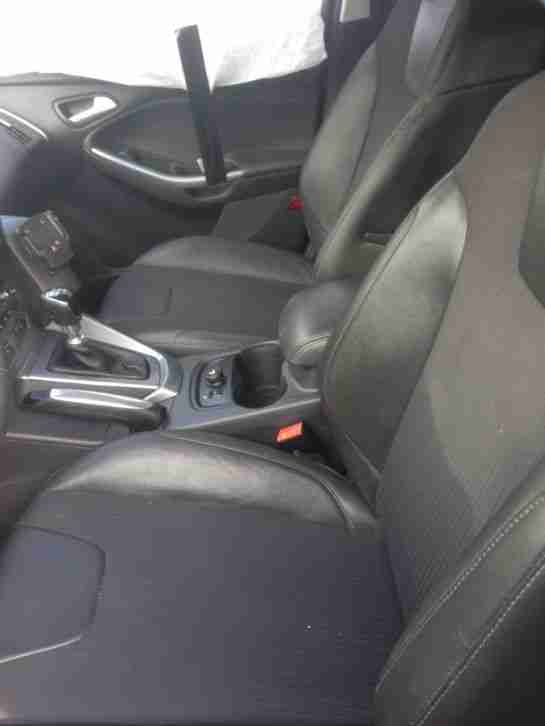 FORD FOCUS TURNIER TITANIUM (!!! WASSERSCHADEN !!!)