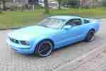 FORD MUSTANG V6 AUTOMATIK IN GRABBER BLUE