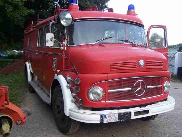 Feuerwehrwagen Mercedes Benz LF 1113 Aufbau Bachert Feuerwehrfahrzeug