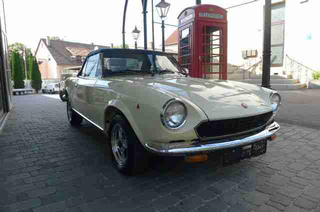 Fiat 124 Cabrio