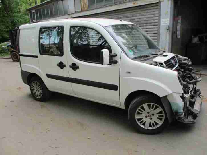 Fiat Doblo Modell 2008 BJ 2007 Unfallwagen