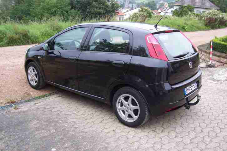 Grande Punto Diesel, EZ 29.07.2011, 22500km, Navi,