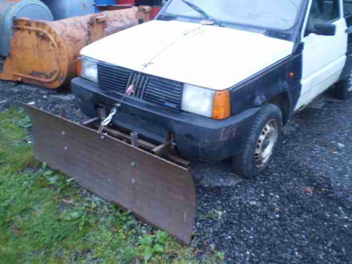 Fiat Panda 750L als Räumfahrzeug Schneerämer