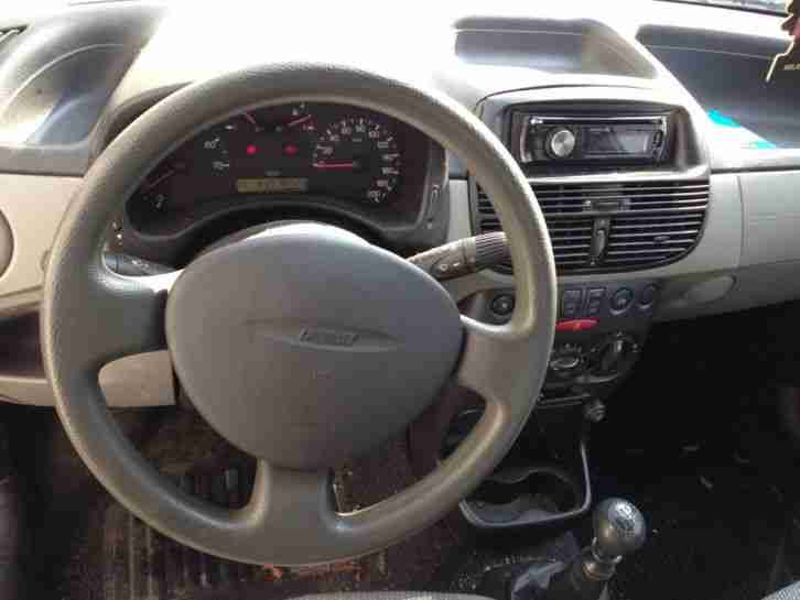 Fiat Punto 1,2l Mit Sommerreifen Und Winterreifen