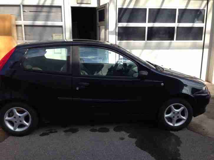 Fiat Punto 1,2l Mit Sommerreifen Und Winterreifen