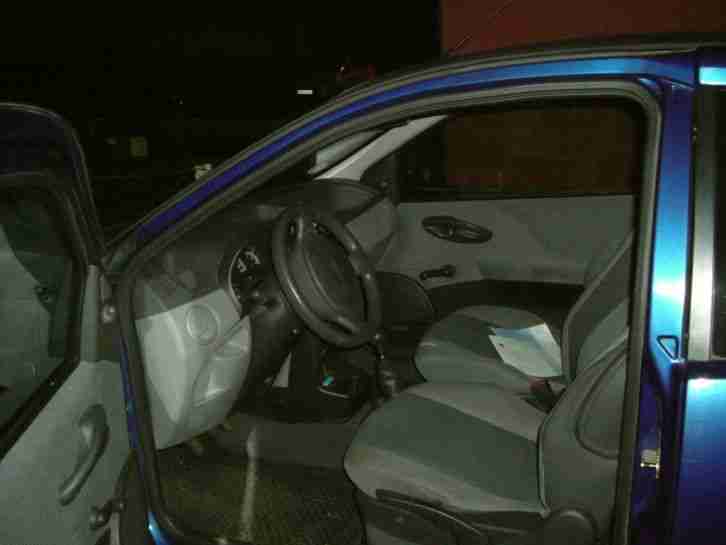 Fiat Punto 188 mit neue Hauptuntersuchung bis 02 2017 neue teile.
