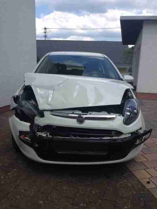 Fiat Punto 7/11 Unfallfahrzeug -Motor 28000km & Getriebe TOP-